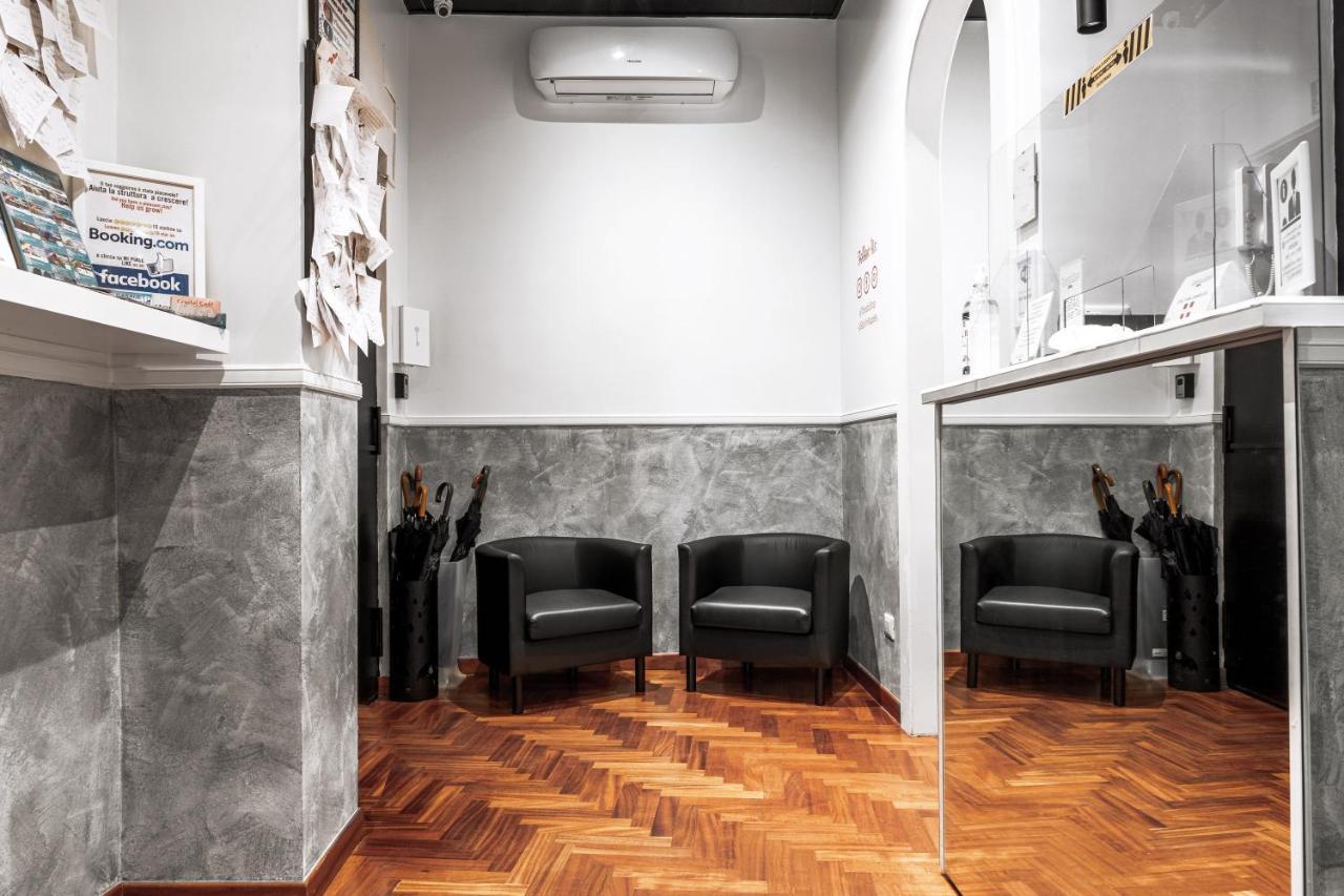 โตเลโดสต็อป Hotel เนเปิลส์ ภายนอก รูปภาพ The waiting room at the clinic