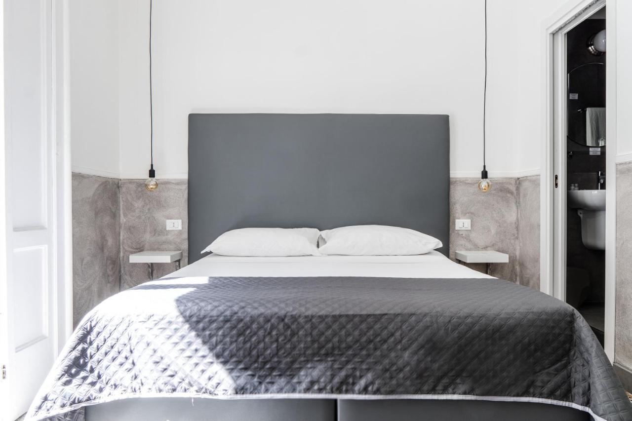 โตเลโดสต็อป Hotel เนเปิลส์ ภายนอก รูปภาพ A bedroom