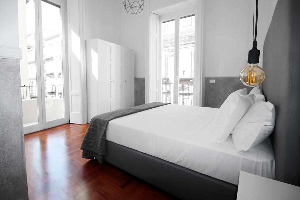 โตเลโดสต็อป Hotel เนเปิลส์ ภายนอก รูปภาพ A bedroom at the hotel