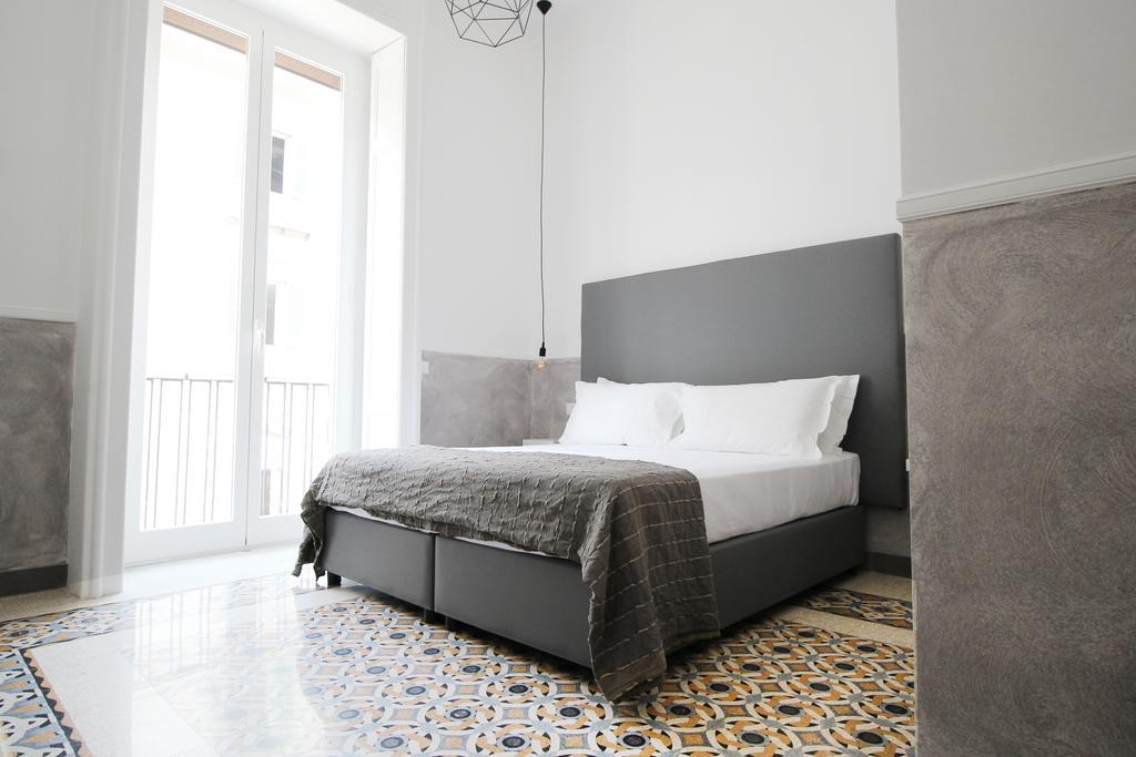 โตเลโดสต็อป Hotel เนเปิลส์ ภายนอก รูปภาพ A bedroom