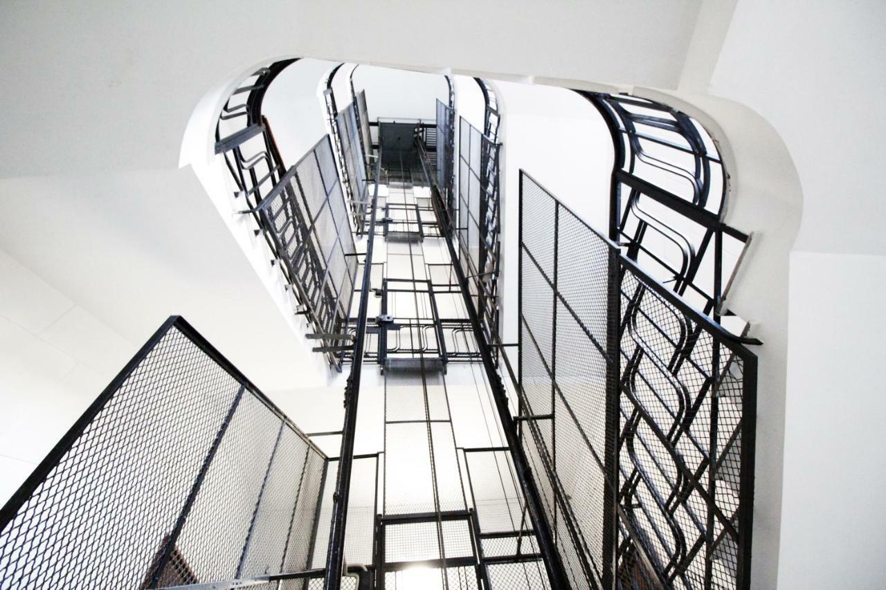 โตเลโดสต็อป Hotel เนเปิลส์ ภายนอก รูปภาพ Interior of the prison